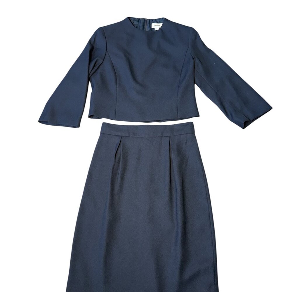 Neiman Marcus, Ladies Nacy Blue Two Piece Suit, Size 8